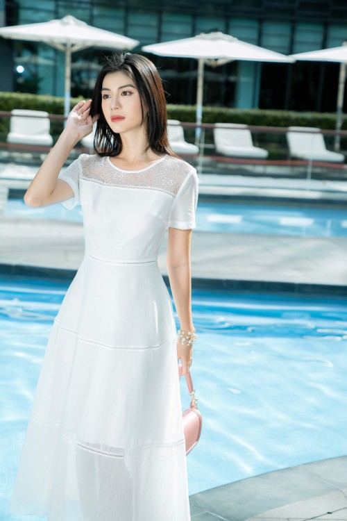 Sixdo White Round Neck Organza Flared Dress